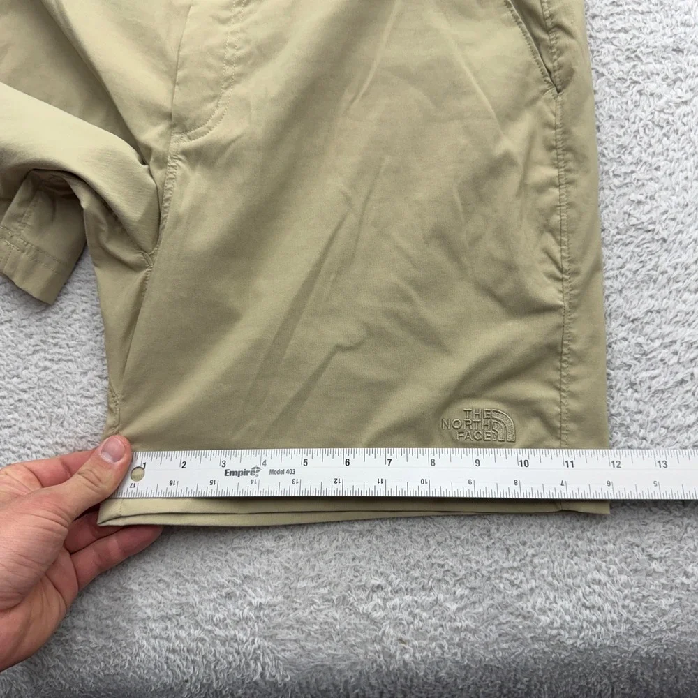 The North Face Mens Class V Belted Shorts Khaki Tan Hiking Outdoor Size 32